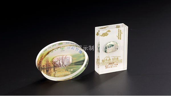 定制亞克力制品，應(yīng)該怎樣找供應(yīng)商呢？