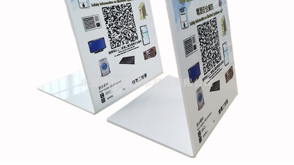 作為亞克力展示架廠商，應(yīng)該怎樣做展示架才不會發(fā)黃呢？